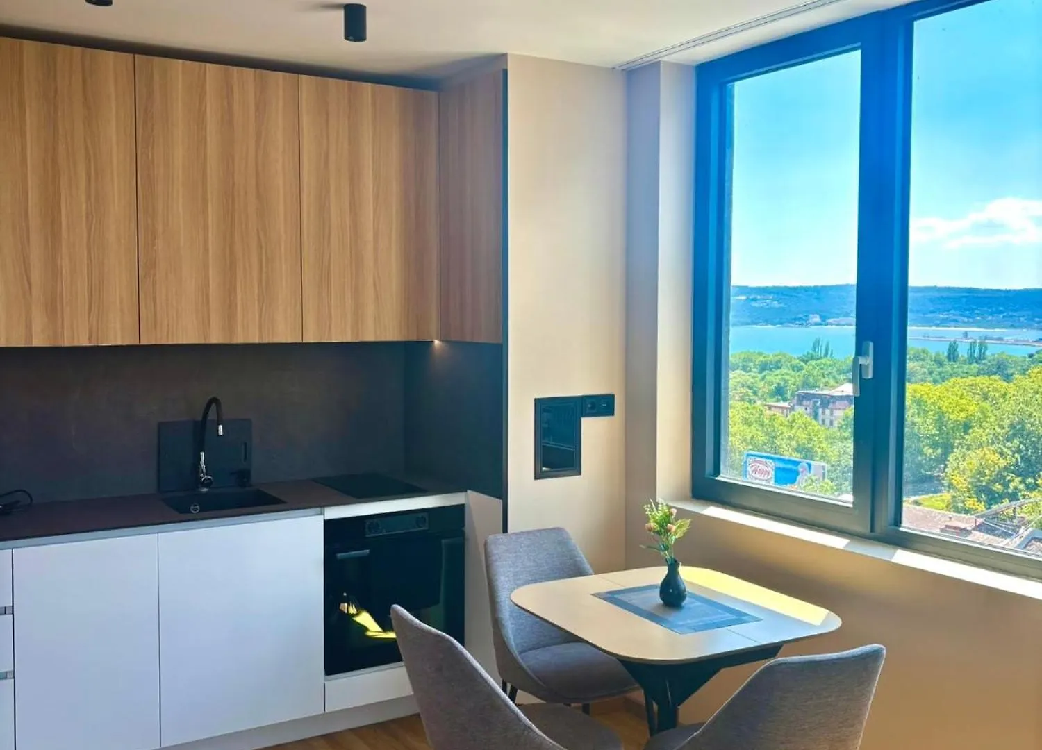 1Br Luxury Apartment With Sea View And Parking Space 瓦爾納